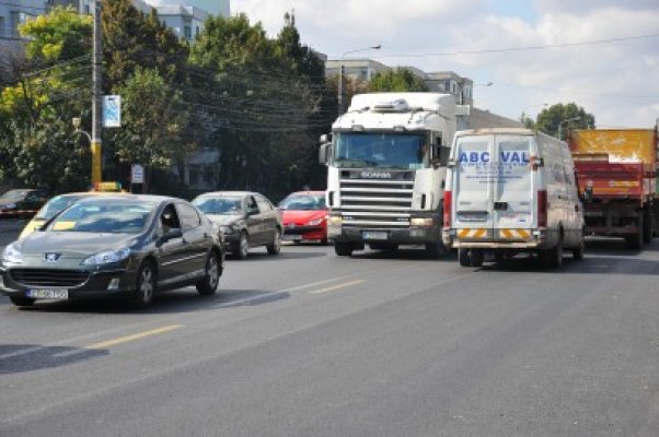 Borbely: Nu ne mai putem permite, fără taxă, ca peste 60% din maşinile importate să aibă peste 10 ani